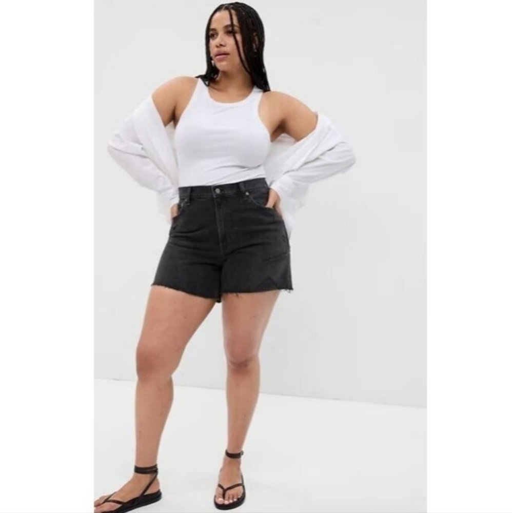 Gap Cheeky Midi Short High Rise